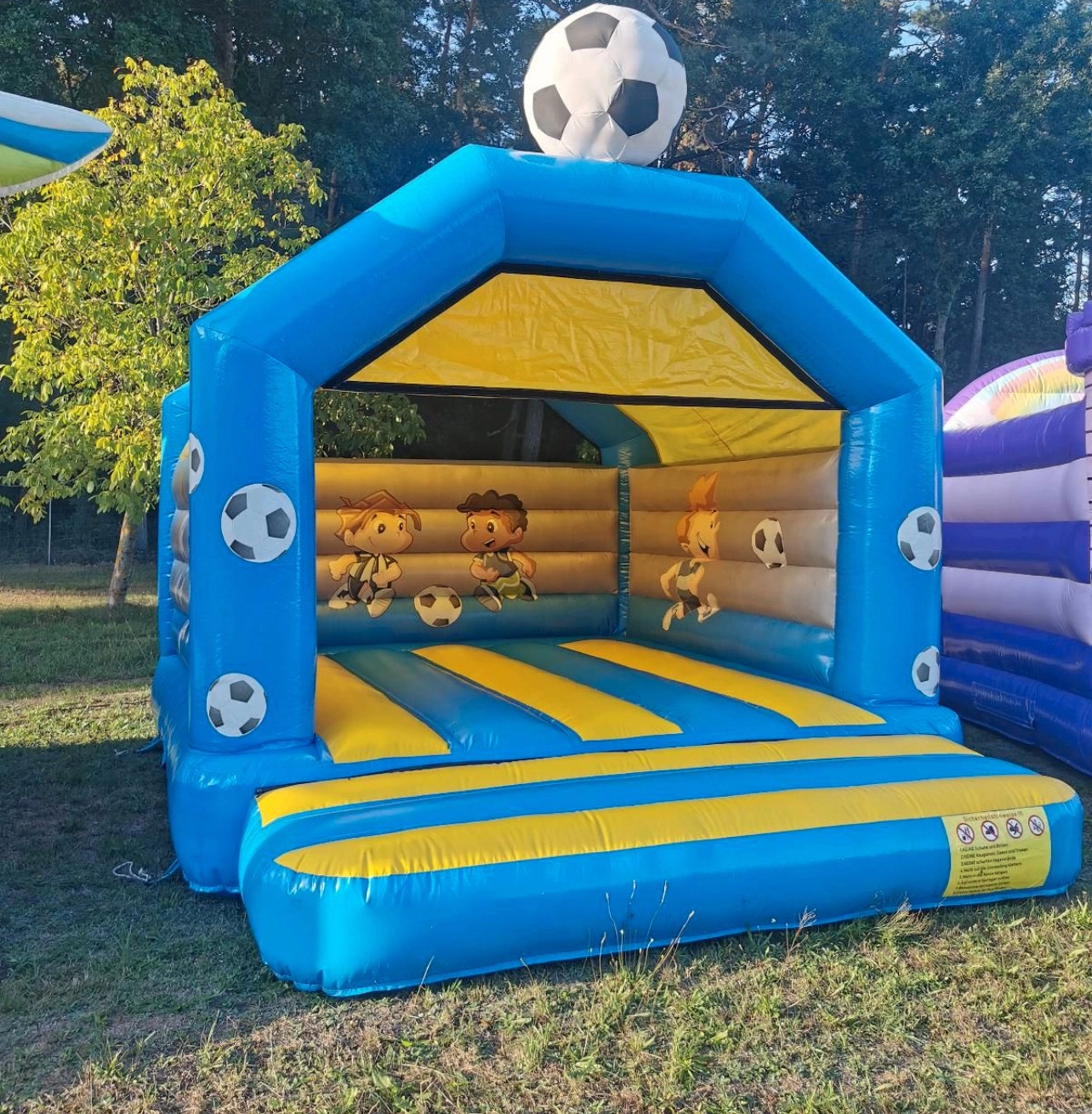 Hüpfburgen Mieten - Hüpfburg für alle Anlässe, Eventmodule - Fußball-Hüpfburg