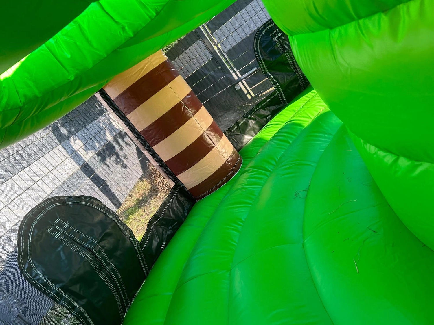 Hüpfburgen Mieten - Hüpfburg für alle Anlässe, Eventmodule - Hüpfburg mit Maulwurfsversteck